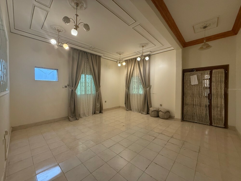 فيلا للبيع ابو سدرة على 3 شوارع  - 4