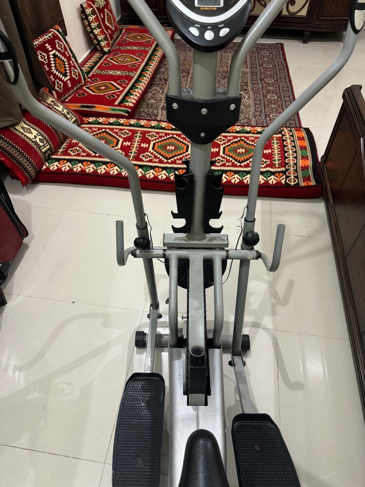 بسكليت رياضي منزلي بحالة ممتازة  - 1