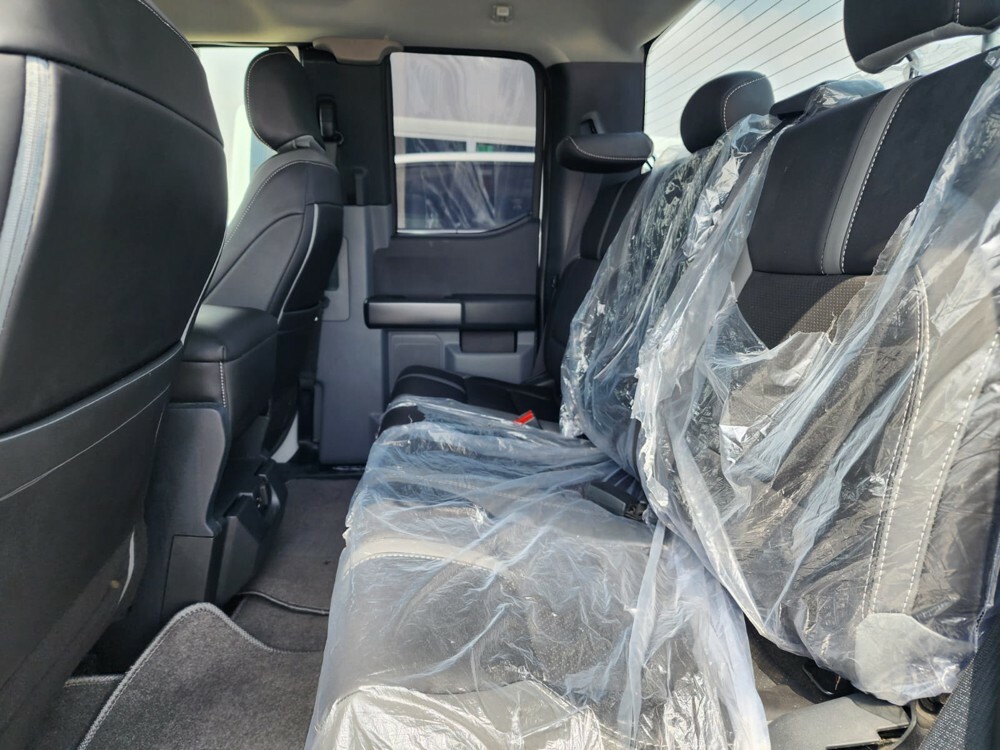 Ford Raptor 2022 white  - 5