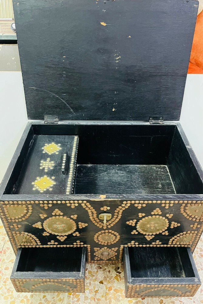 صندوق خشبي قديم مزين - 5
