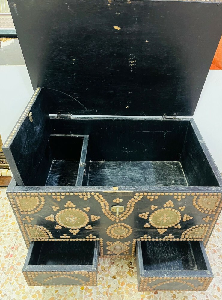 صندوق خشبي قديم مزين - 6