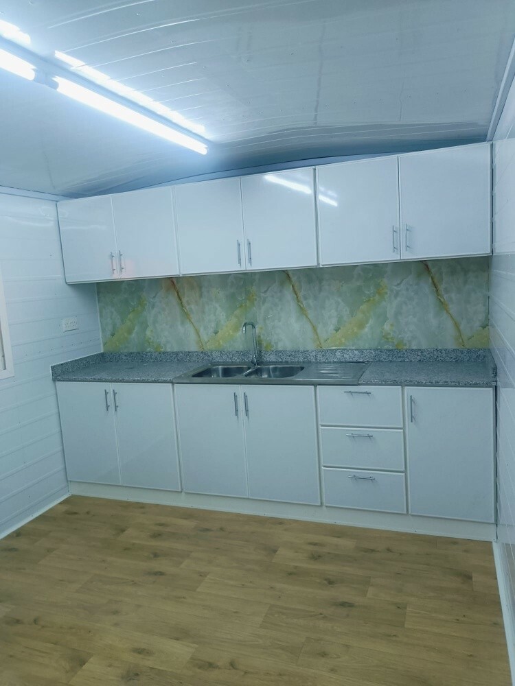 Caravan kitchen 3/4 - 3