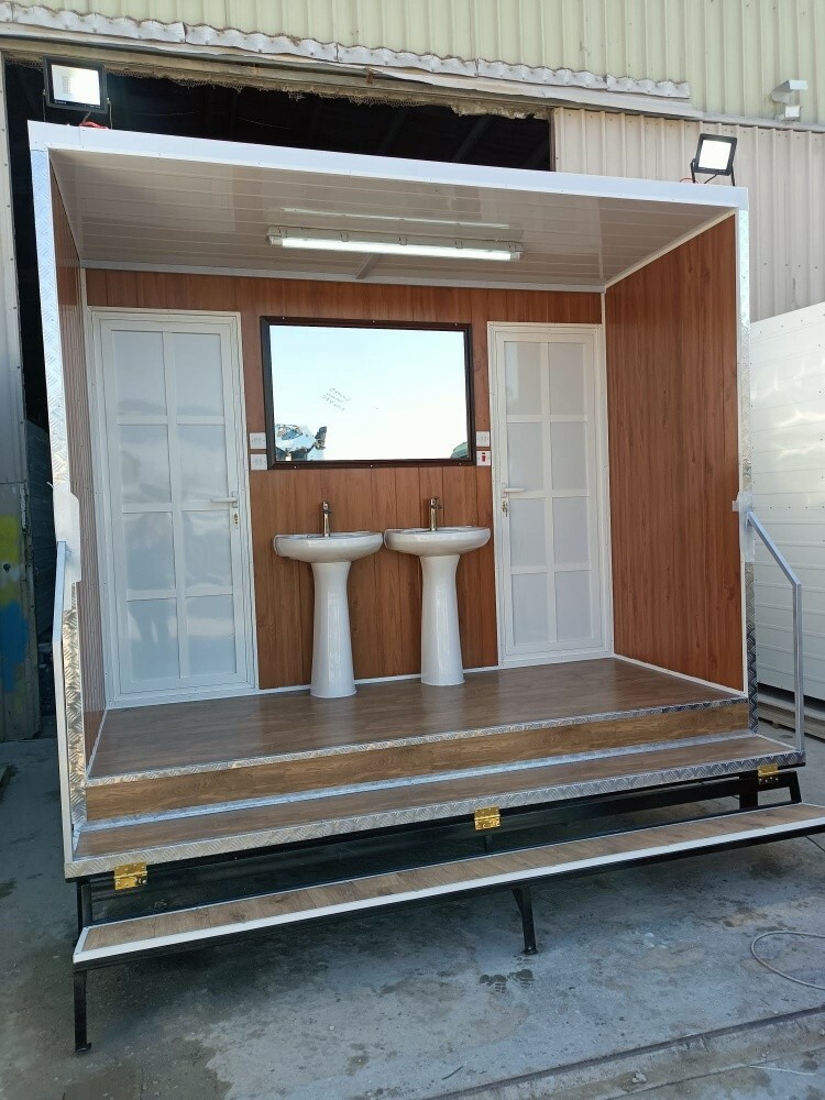 Caravan kitchen 3/4 - 4