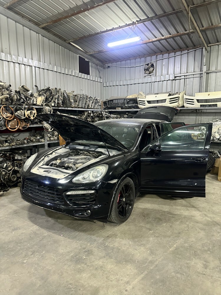 Porsche Cayenne Turbo - 1