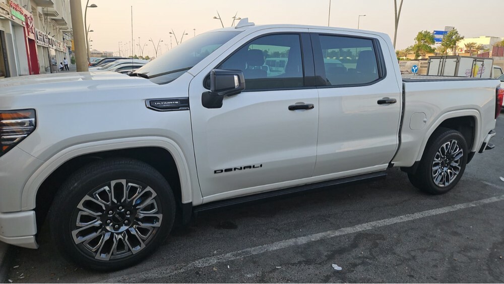 GMC Denali 2023 — photo 20 for sale in Qatar