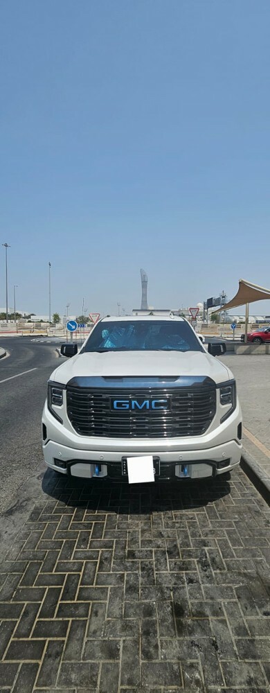 GMC Denali 2023 — photo 17 for sale in Qatar