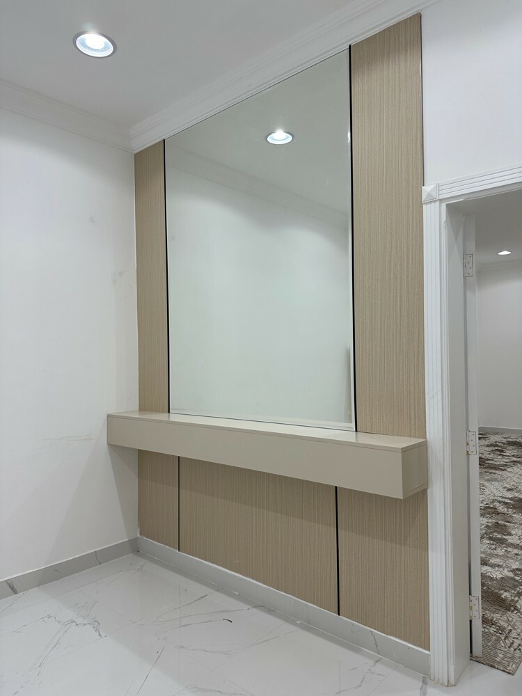 Cupboard Tv & Wall Decor  - 9