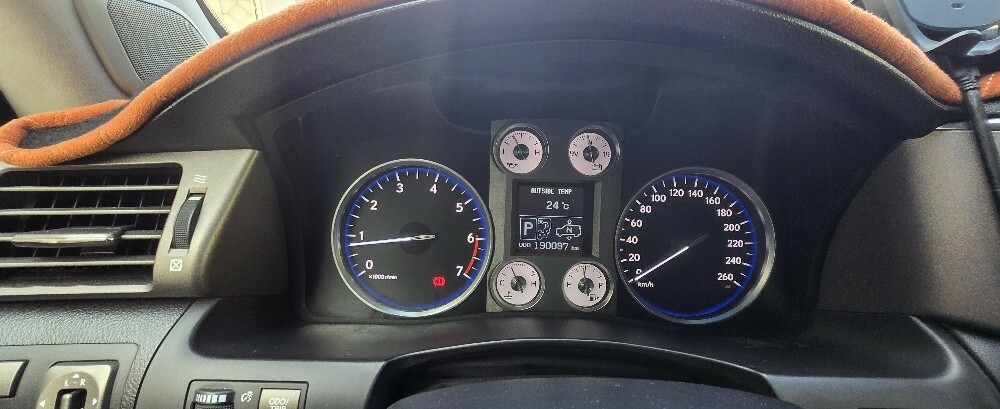 Lexus LX570 2011 model — photo 9 for sale in Qatar