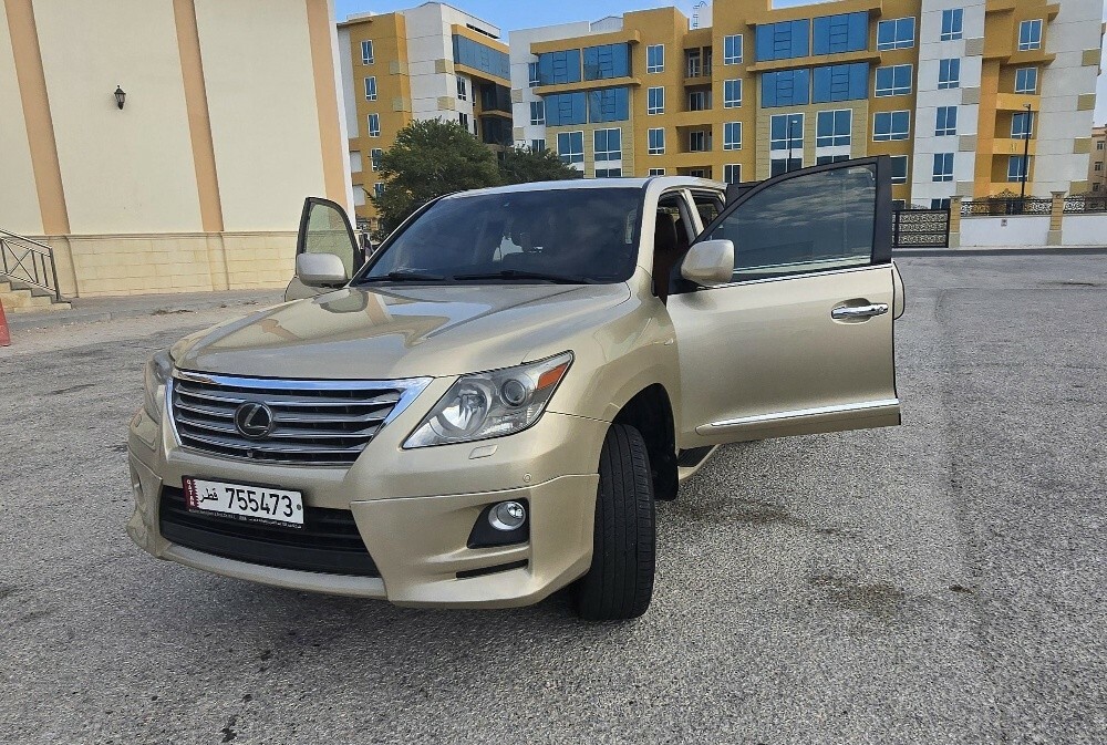Lexus LX570 2011 model — photo 2 for sale in Qatar