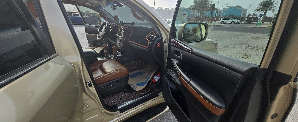 Lexus LX570 2011 model — photo 5 for sale in Qatar