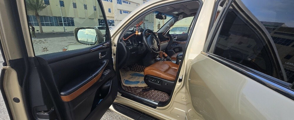 Lexus LX570 2011 model — photo 6 for sale in Qatar