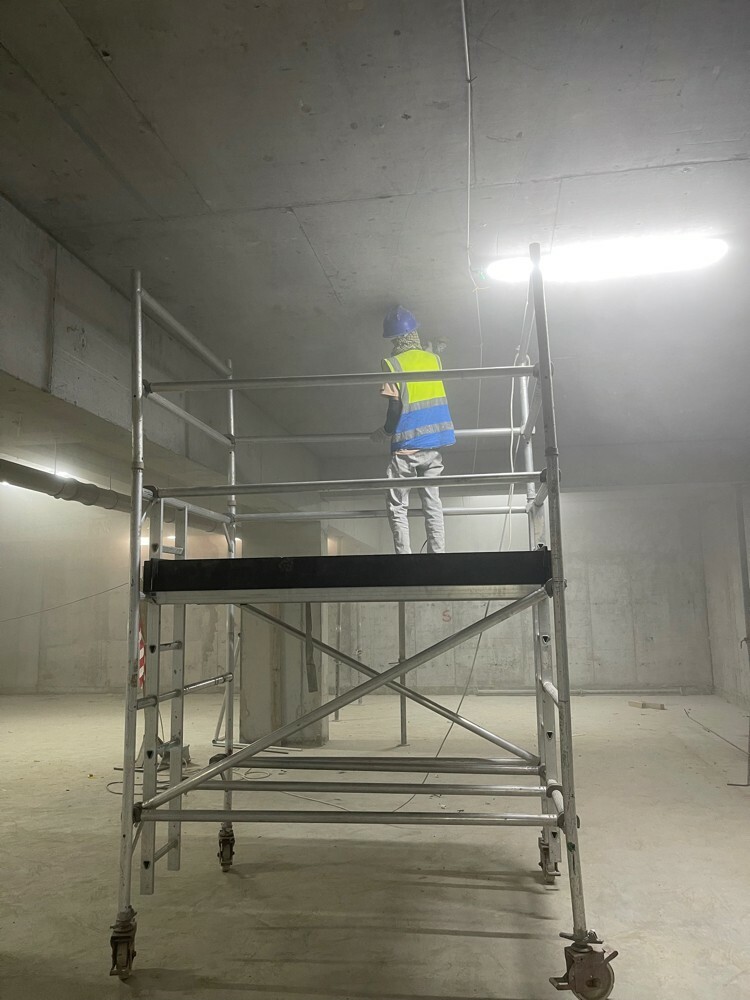 White stip contracting - 2