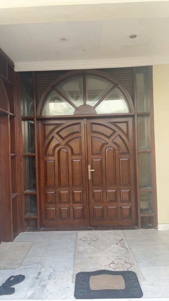 صبغ أبواب الخشب - 1