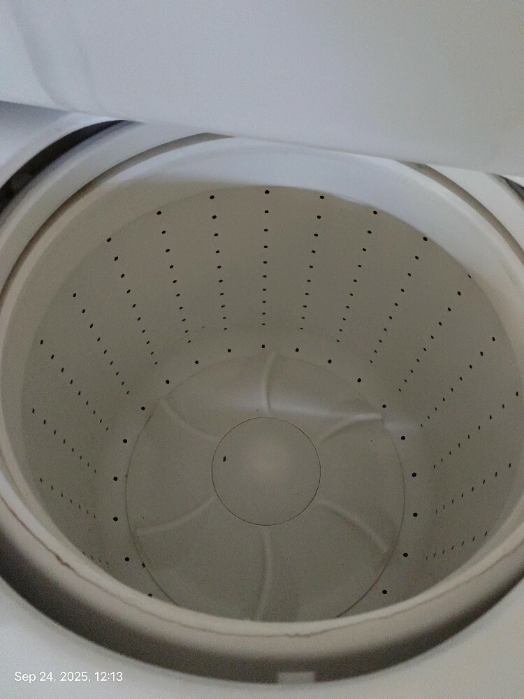 COMMERCIAL LAUNDRY MACHINE & DRYER - 4