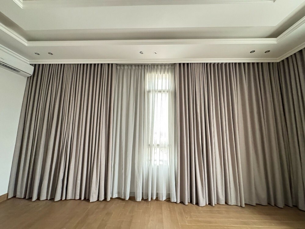 Luxury Curtain - 7