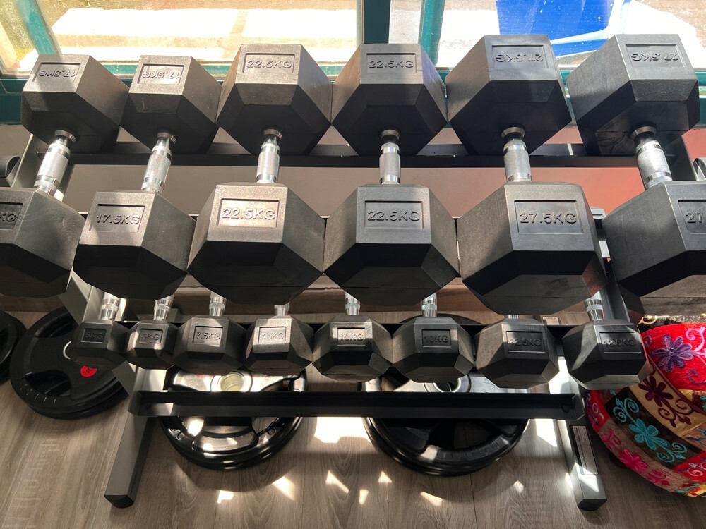 dumbbells plates bars bench - 1