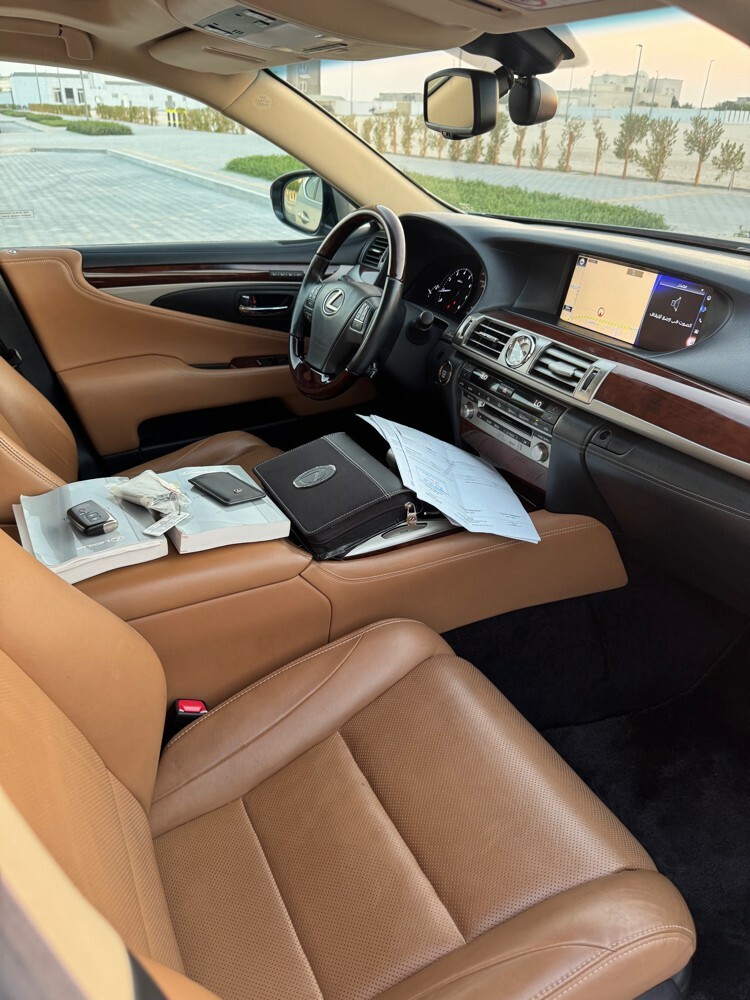 لكزس مخزن 37000 فقط - 1