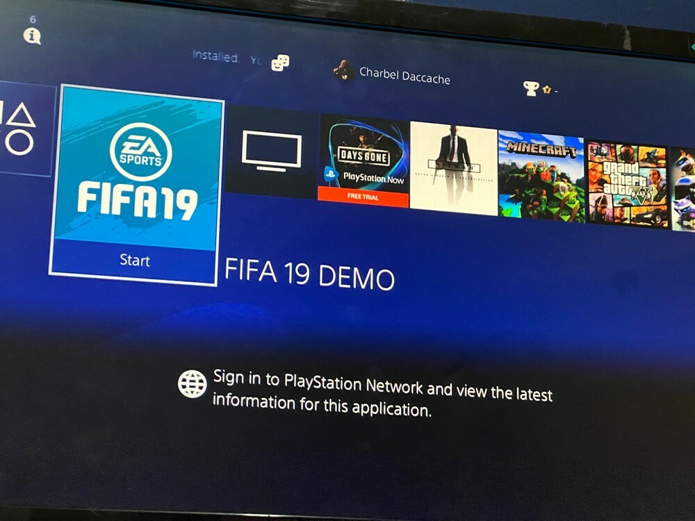 PS4 500 GB + extra12 free games - 3