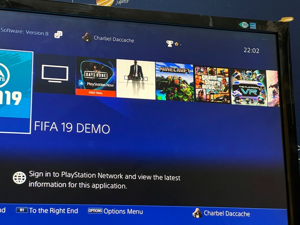 PS4 500 GB + extra12 free games - 4