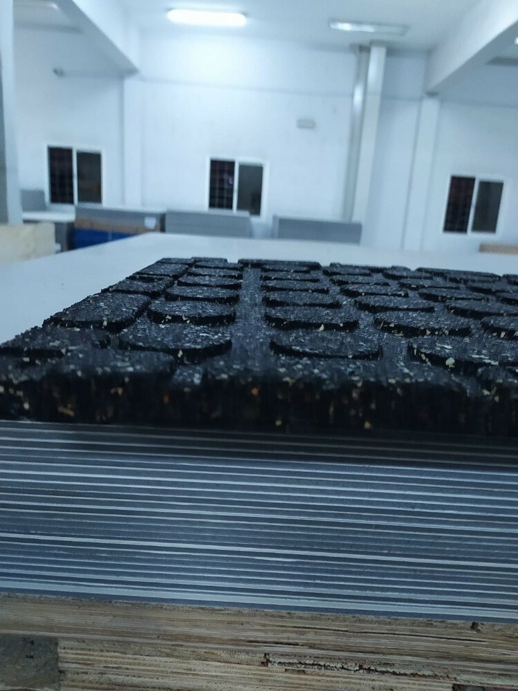 Gym and playground rubber floorin - 2