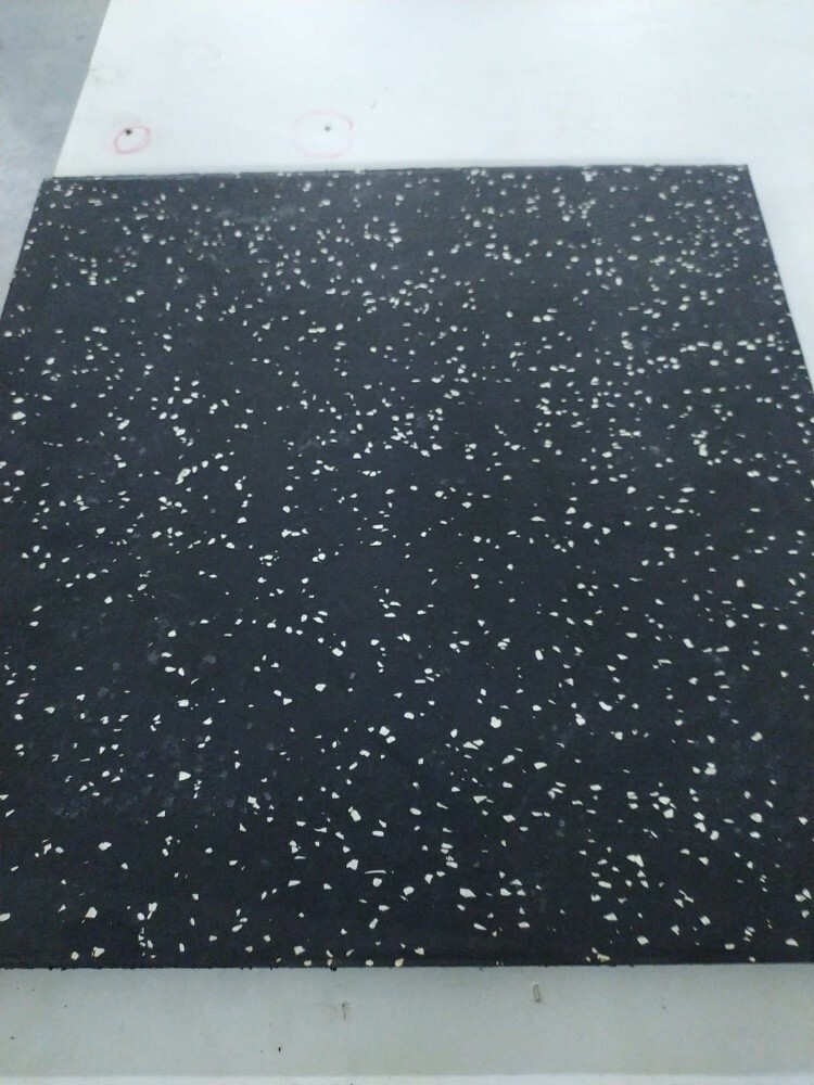 Gym and playground rubber floorin - 1