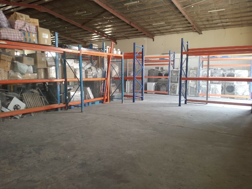 Store unit for rent - 3