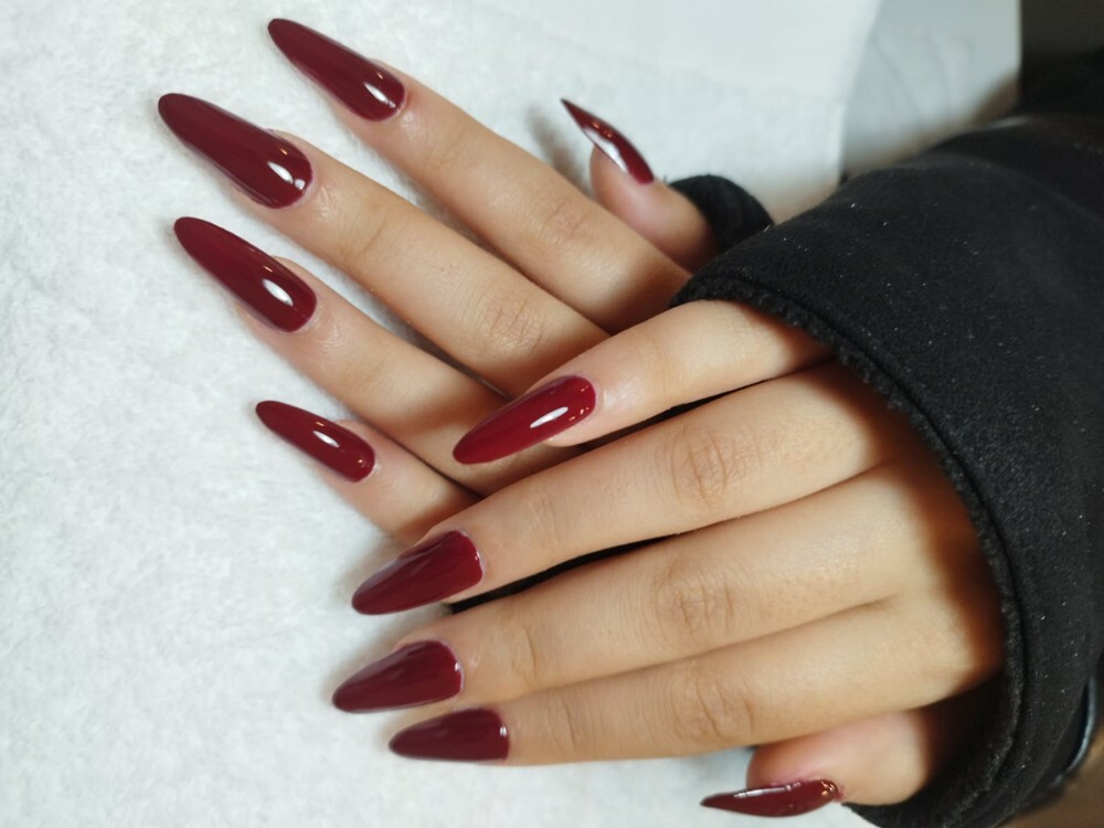 nails technician   - 1