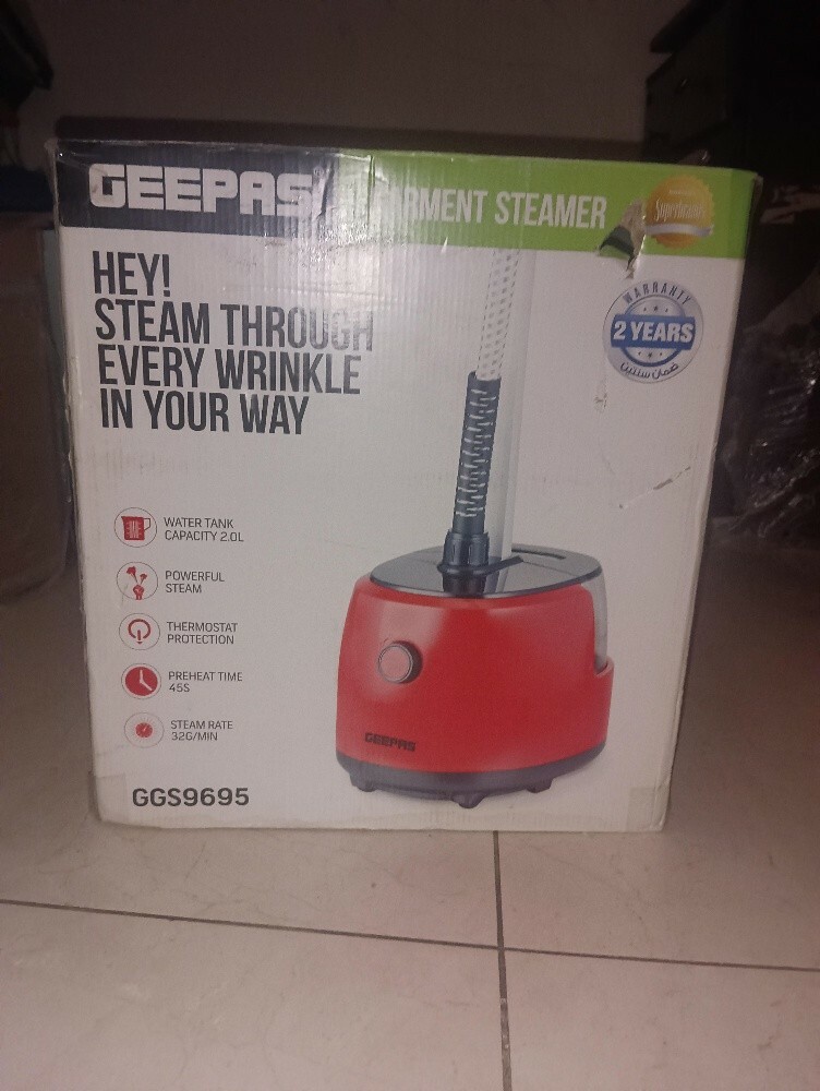 Geepas clothes steamer - 2
