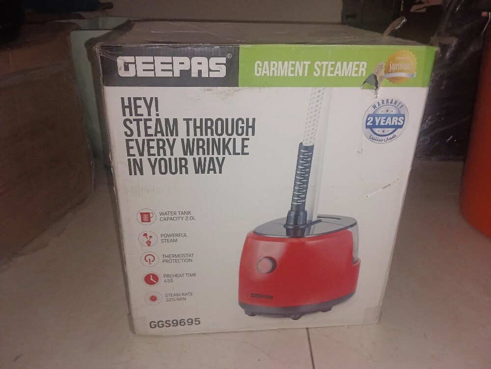 Geepas clothes steamer - 1