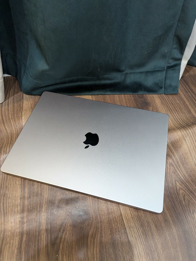 MacBook Pro M1 32+512 GB 16" - 1