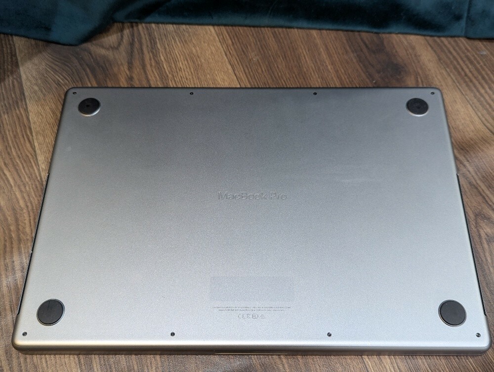 MacBook Pro M1 32+512 GB 16" - 5