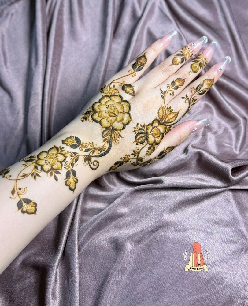 Henna Artist - 1