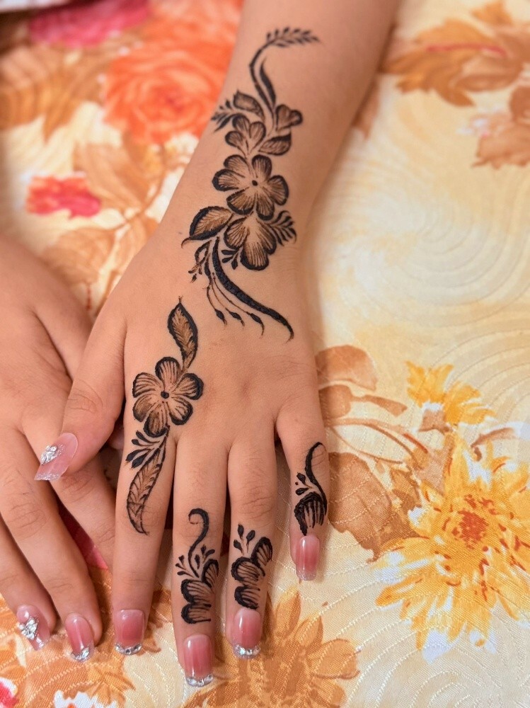 Henna Artist - 5
