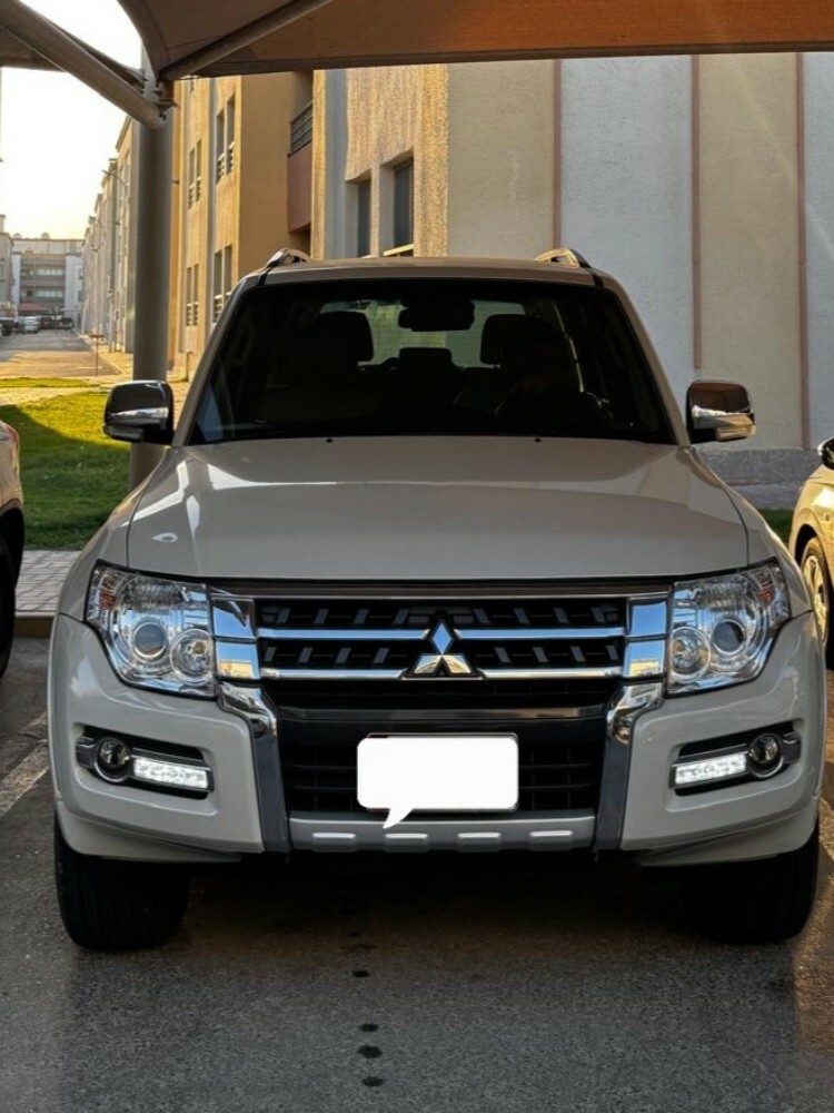 pajero 3.5 2020 model, only 53km - 1