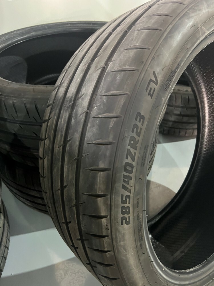 285/40/R23 - 3