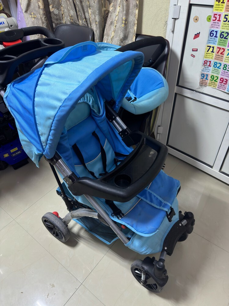 stroller with baby carring  - 2