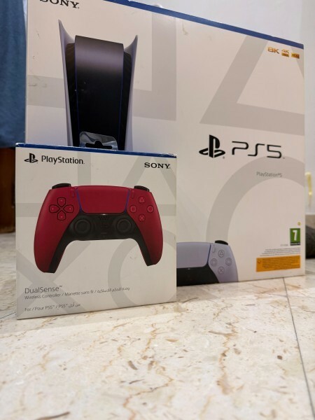PS5 2 TB + 2 Controller + GTA V - 1