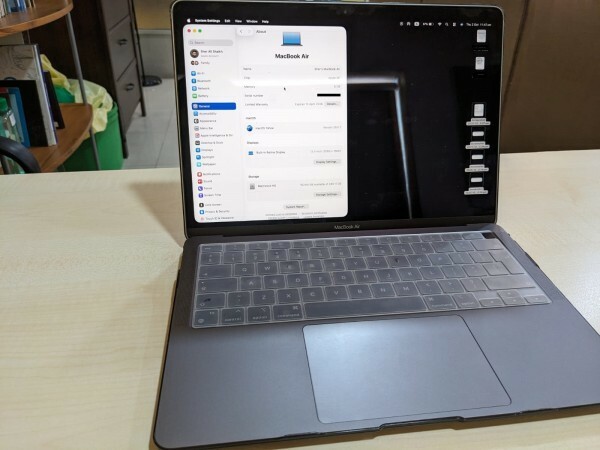 Selling Mac Book Air M1 - 1