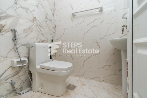 Building for Sale in Umm Lekhba - 11