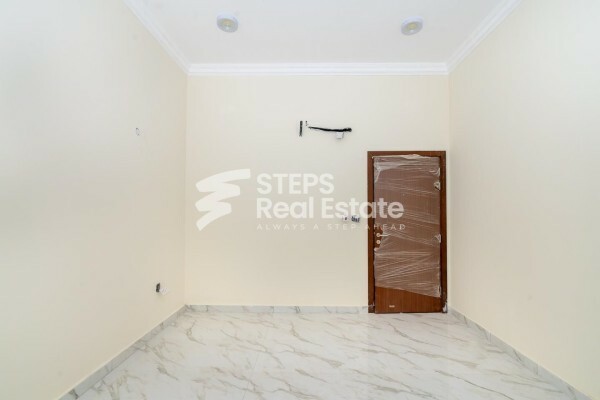 Building for Sale in Umm Lekhba - 5