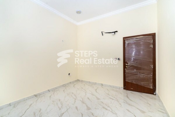 Building for Sale in Umm Lekhba - 7