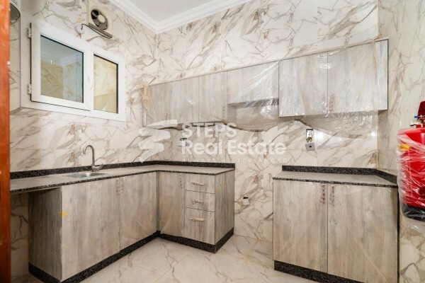 Building for Sale in Umm Lekhba - 10