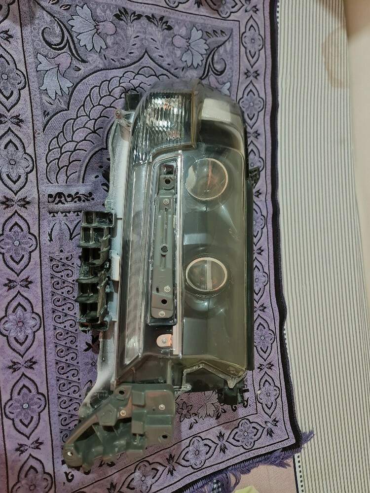front right headlight land cruiser - 2