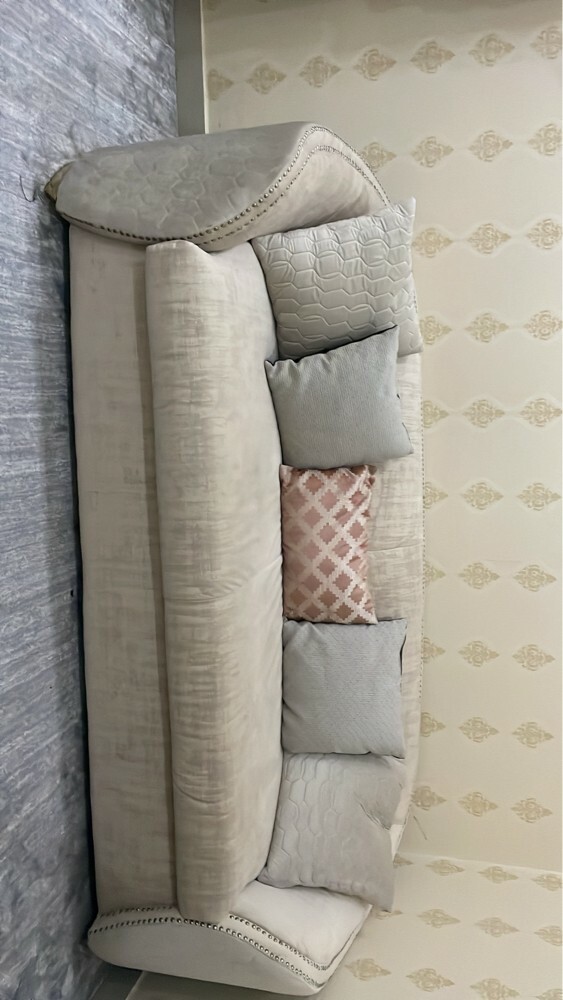 One sofa + curtain - 1