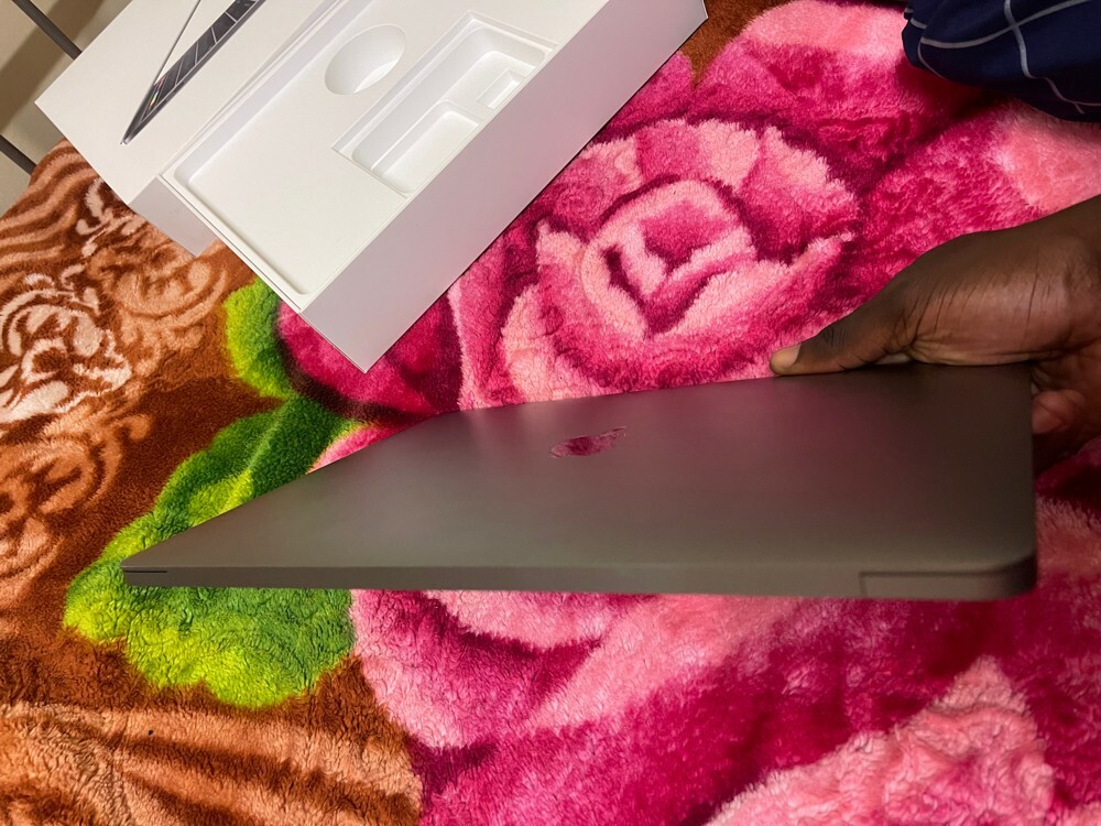 Apple MacBook Pro 2018 - 1