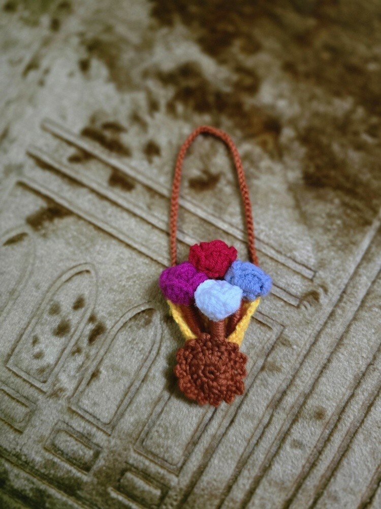 crochet mini bouquet keychain - 1