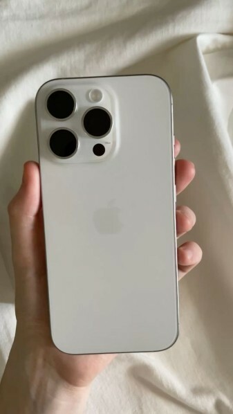 IPHONE 15 PRO MAX - AMAZING - 1