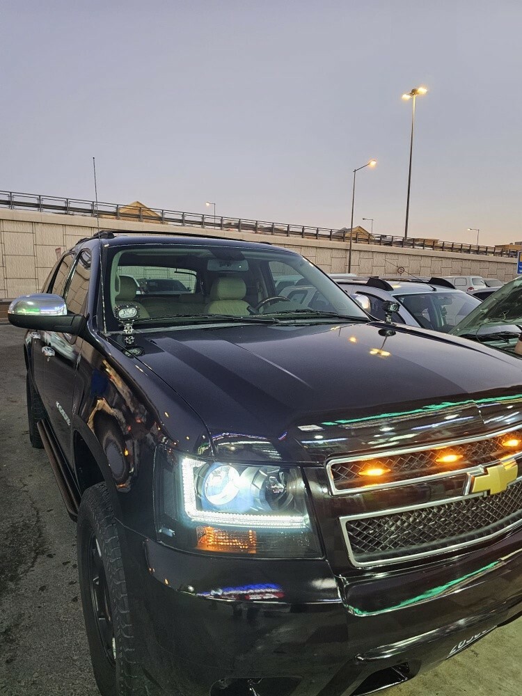 cheverlet avalanche 2013 — photo 2 for sale in Qatar