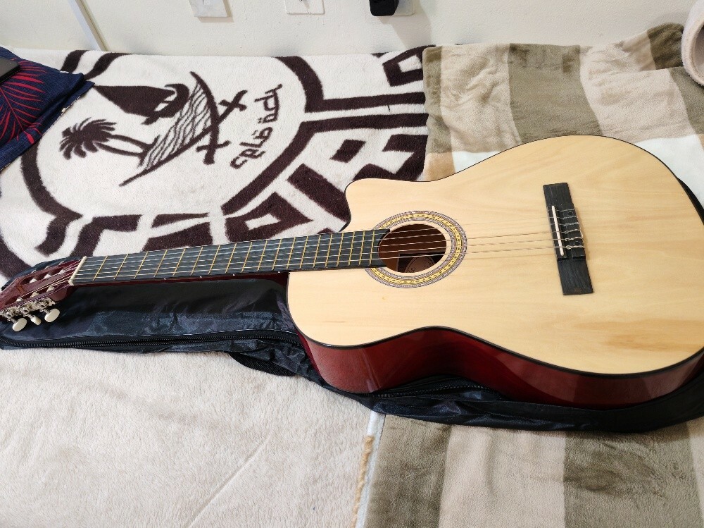 GUITAR Brand new - 4