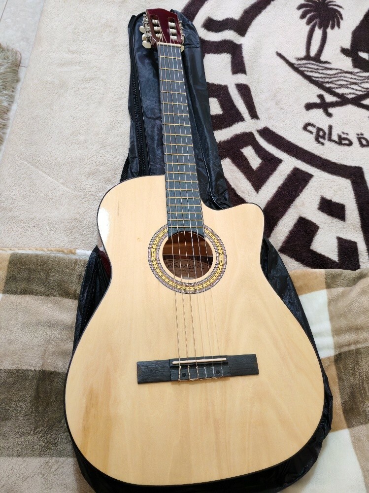 GUITAR Brand new - 2